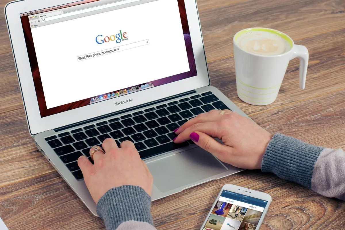 Doktor Google i Uniwersytet TikToka. Oto mapa polskich pseudonaukowych mitów