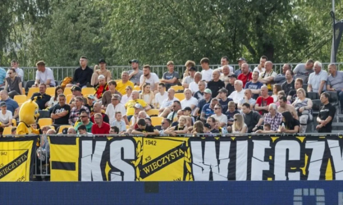 1. liga piłkarska - Dzisiaj zagrają Puszcza Niepołomice i Wieczysta. Transmisje