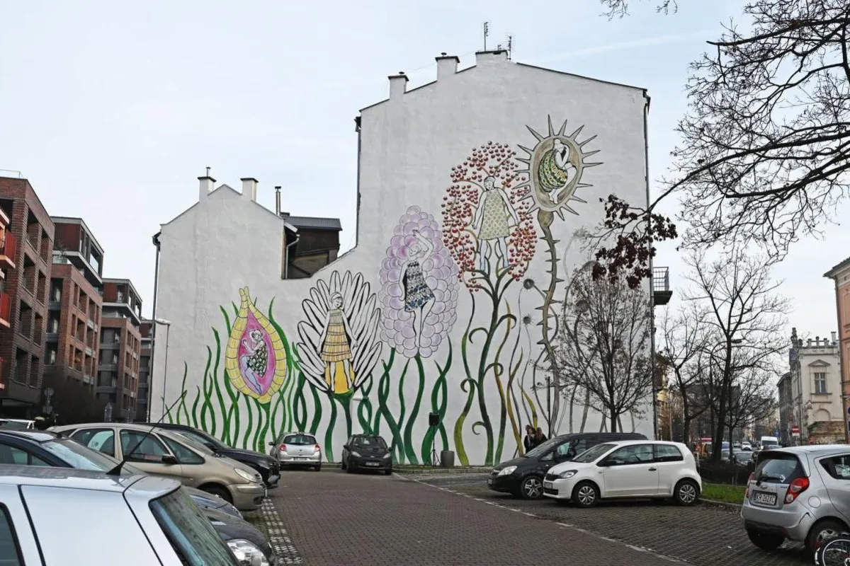 "Pięć Przemian" - nowy mural w Podgórzu. Pierwsza taka praca, której autorką jest kobieta