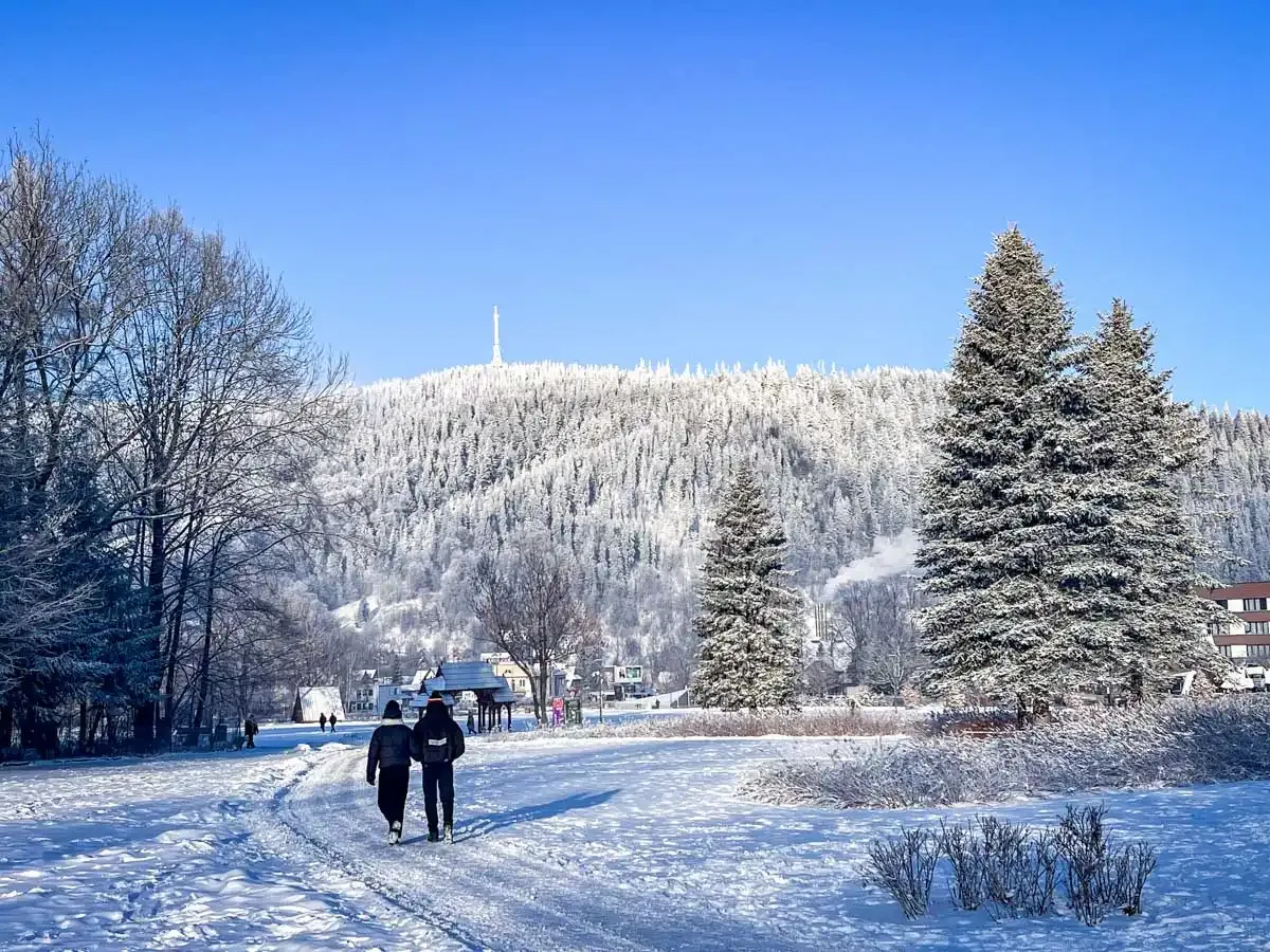 Słońce nad Tatrami, ale na szlakach ślisko i niebezpiecznie