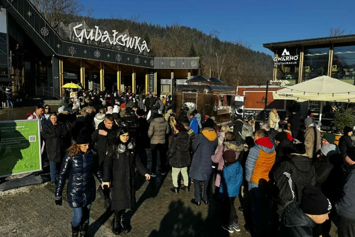 Na Podhalu tłok i korki, a w Zakopanem kolejka do kolejki