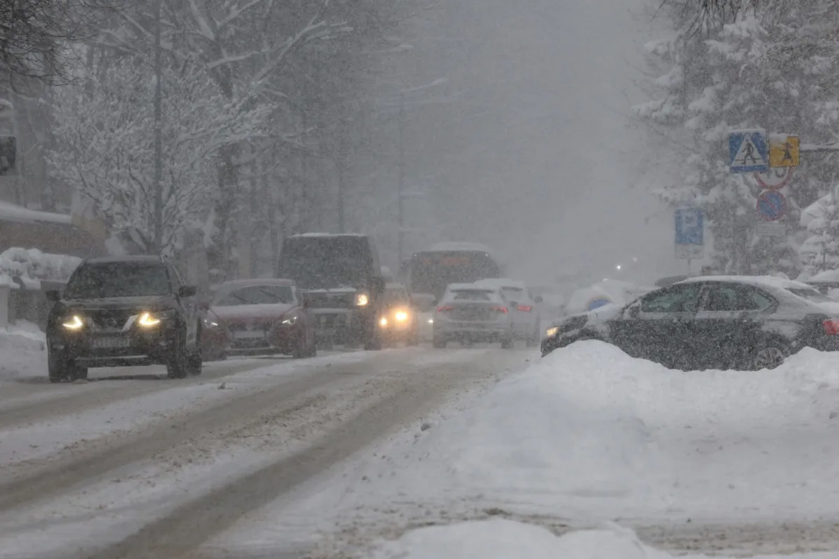 Sparaliżowane Zakopane. Winny śnieg, spory ruch i kierowcy, którzy nie zmienili opon na zimowe