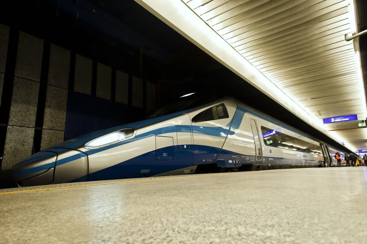 PKP Intercity przejmuje pasażerów po odwołanych kursach. Nowe Pendolino na trasie Kraków–Warszawa