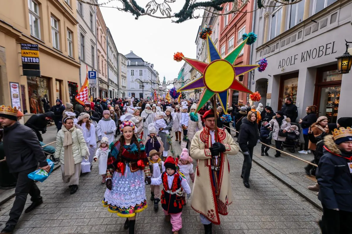  Tradycja, symbol i... pomaganie. Orszaki Trzech Króli w małopolskich miastach