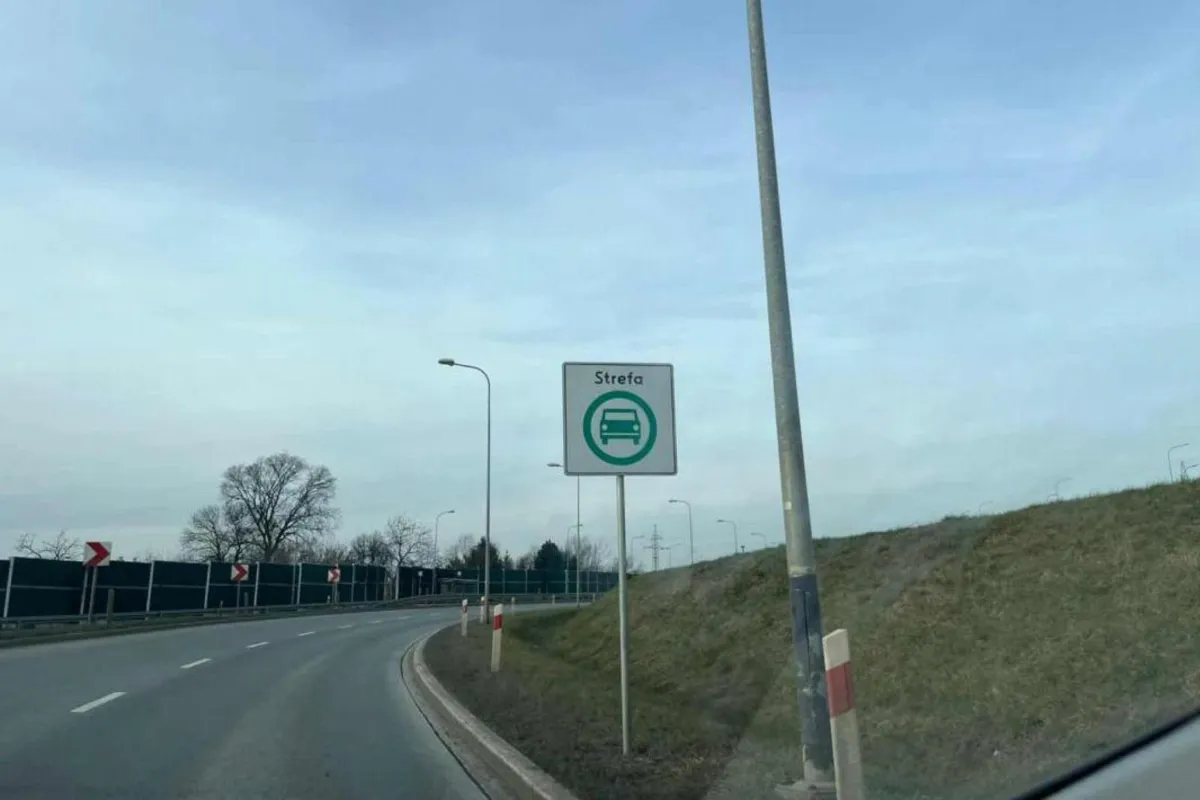 Wojewoda: jestem przeciw Strefie Czystego Transportu, ale niszczenie znaków to wandalizm
