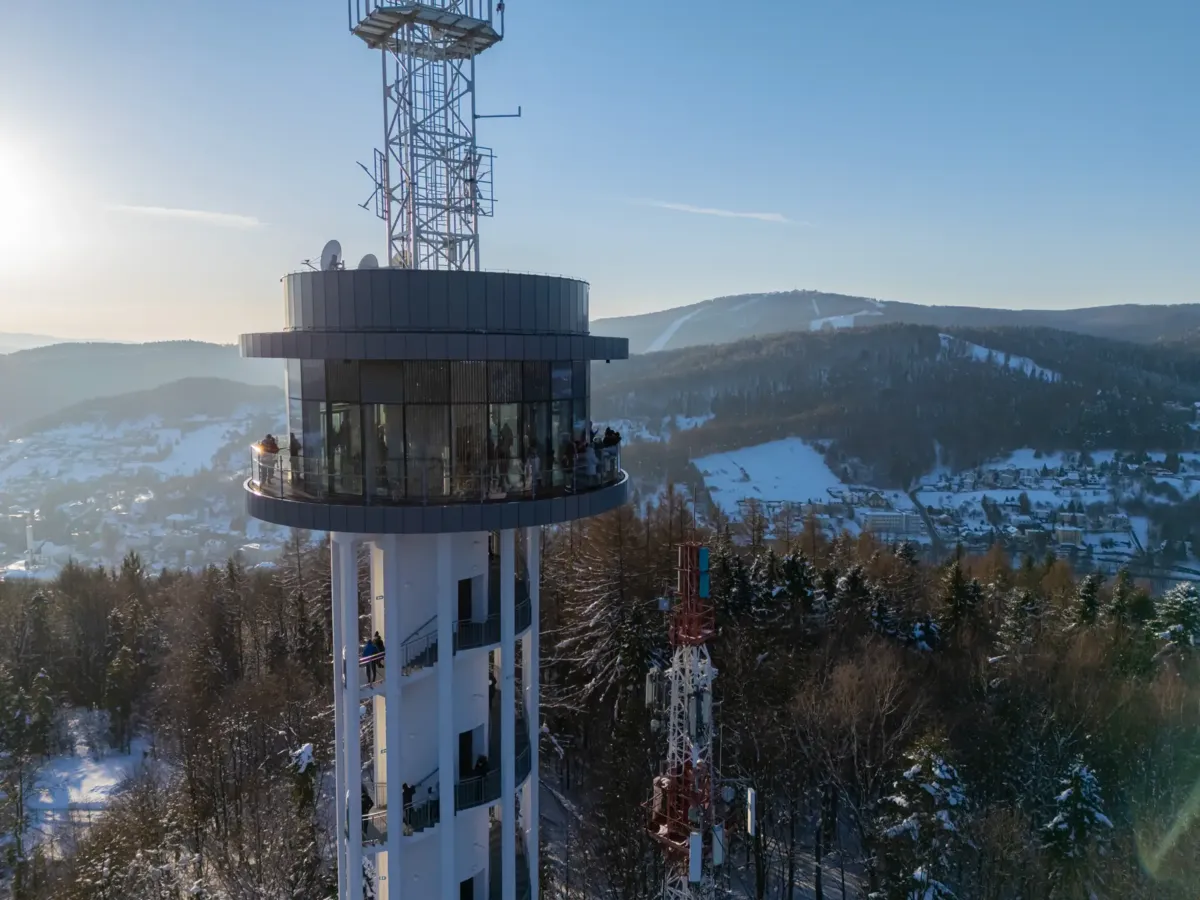 Zimowy zachód słońca i panorama Tatr: Otwarcie nowej wieży w Krynicy-Zdroju