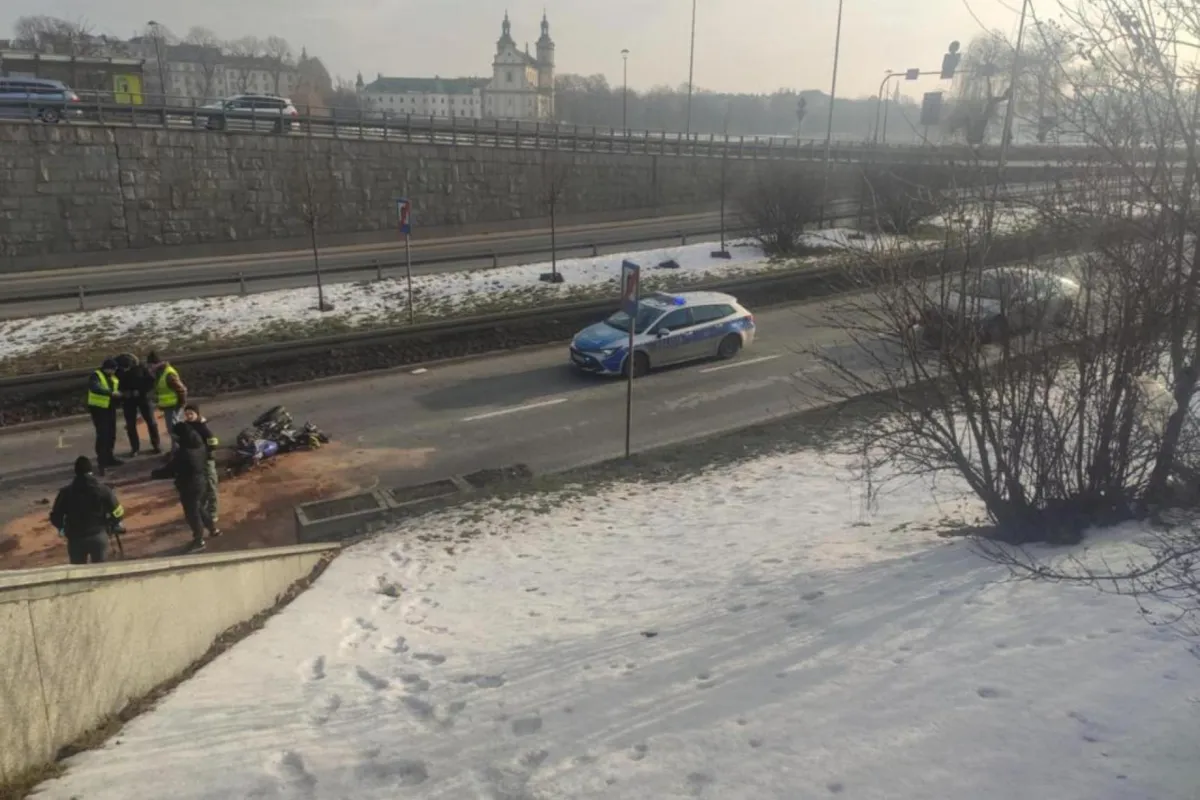 Zdjął kask i wjechał w betonowe ogrodzenie. Są pierwsze ustalenia ws. śmiertelnego wypadku motocyklisty