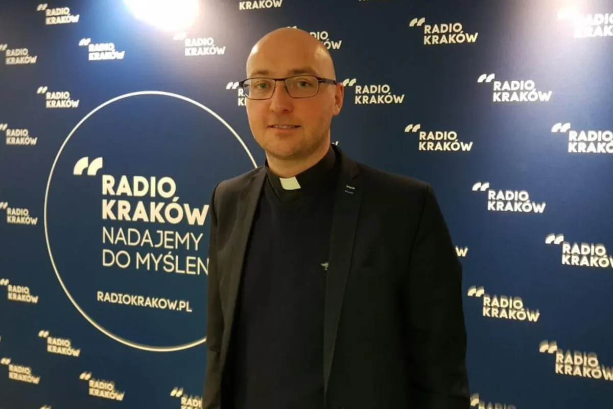 Ksiądz Piotr Studnicki wraca do pracy w krakowskiej kurii