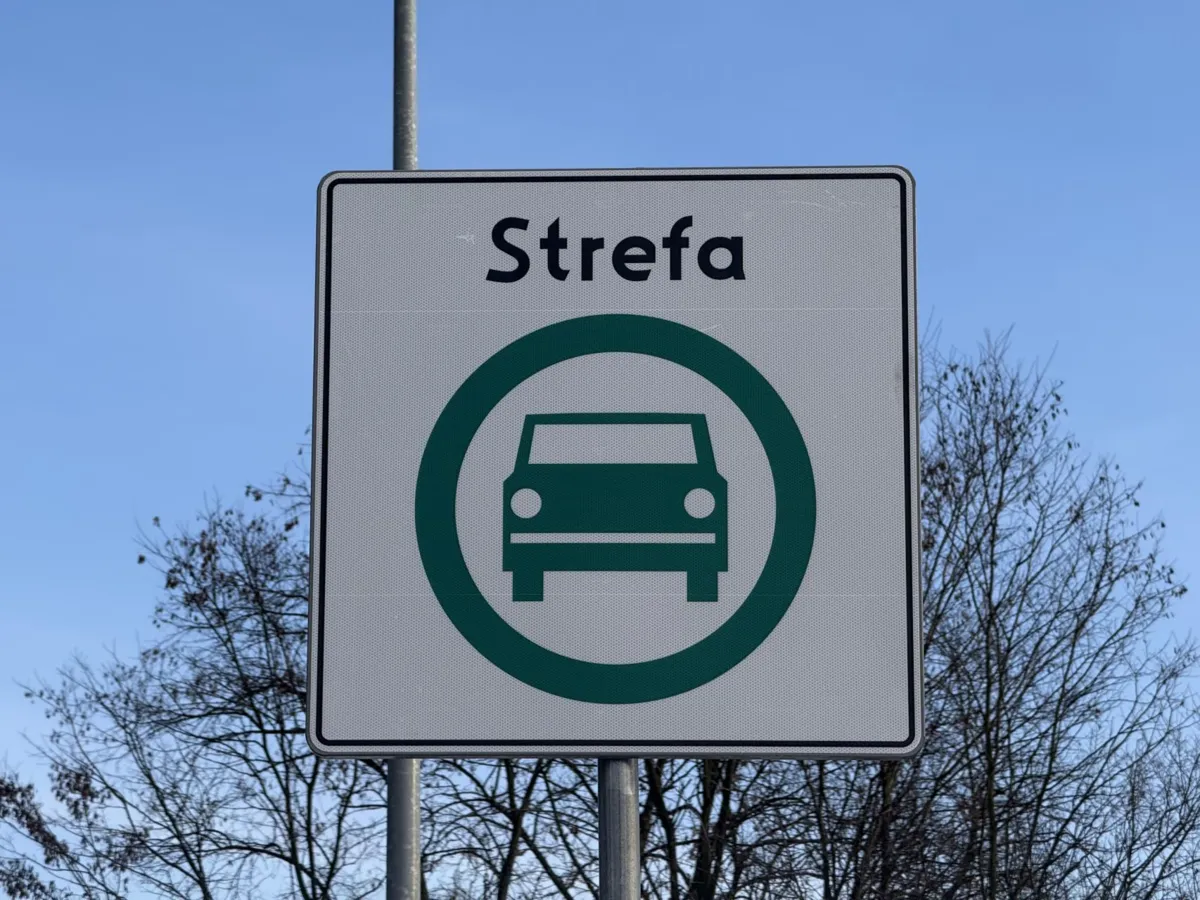 Ile zapłacili kierowcy za wjazd  do Strefy Czystego Transportu? Dane za pierwszy miesiąc