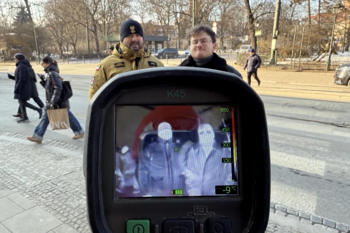 Gdzie ucieka ciepło z ciała? Sprawdziliśmy to kamerą termowizyjną na krakowskich Plantach