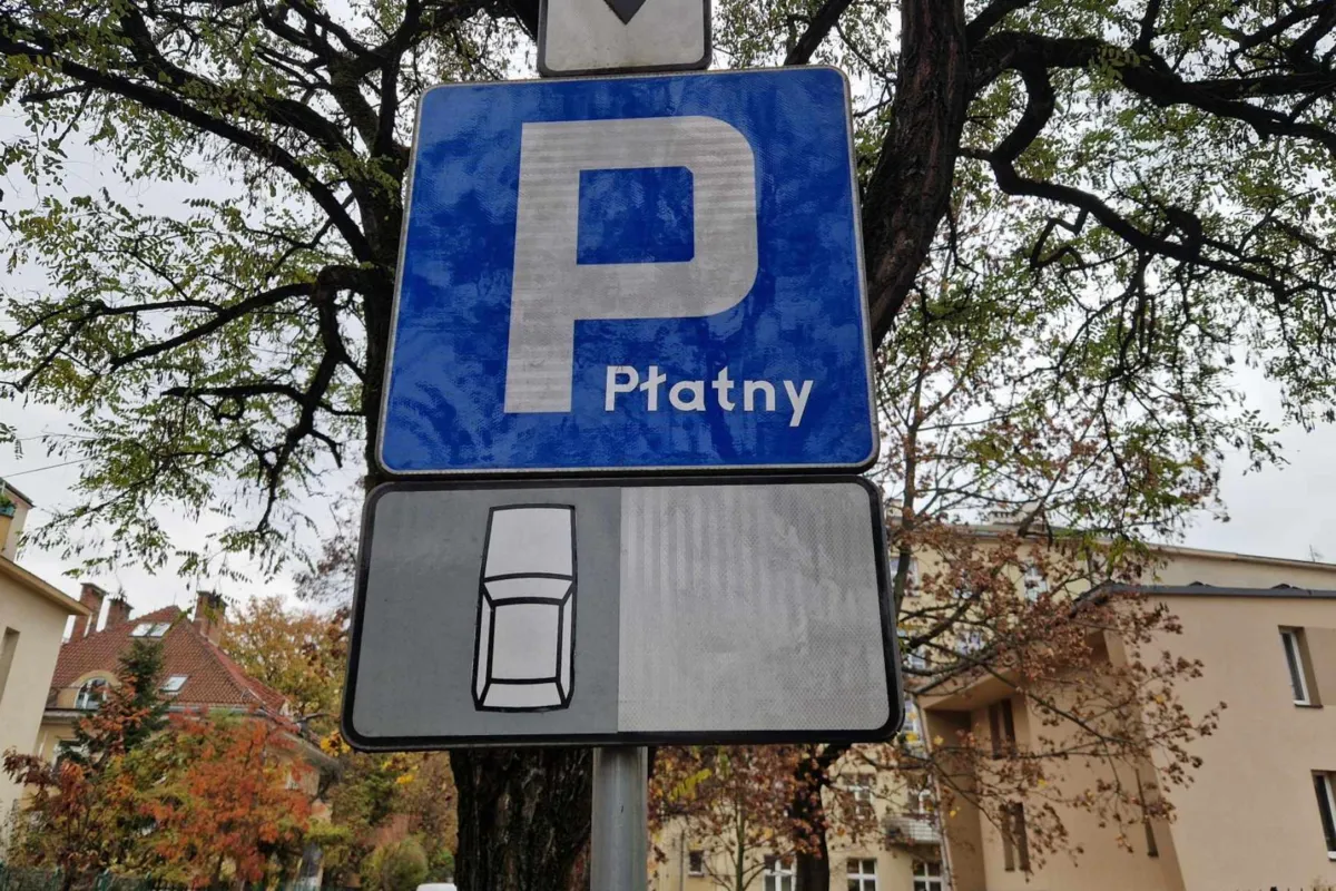 10 godzin na mrozie, bez toalety. Kontrolerzy krakowskiej strefy parkowania skarżą się na warunki pracy