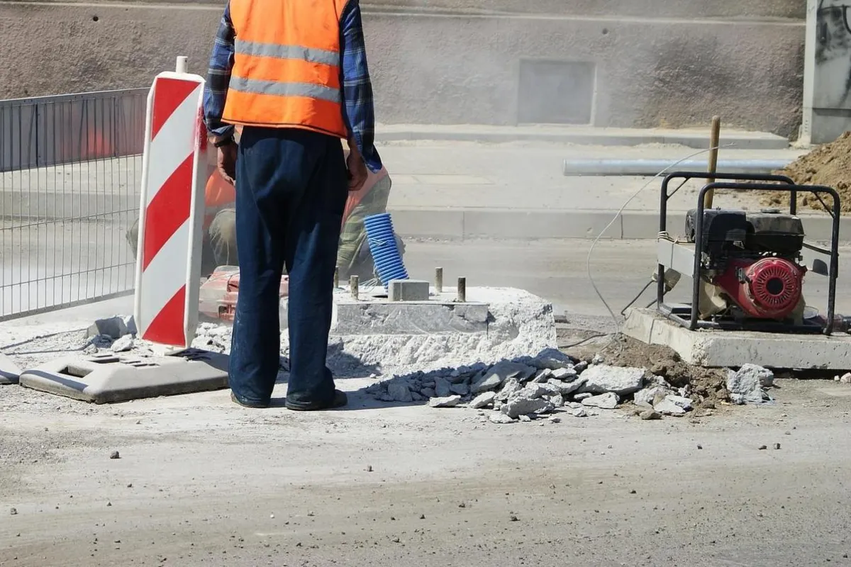 Trudny poranek dla kierowców w Krakowie. Rozpoczęły się remonty punktowe dróg