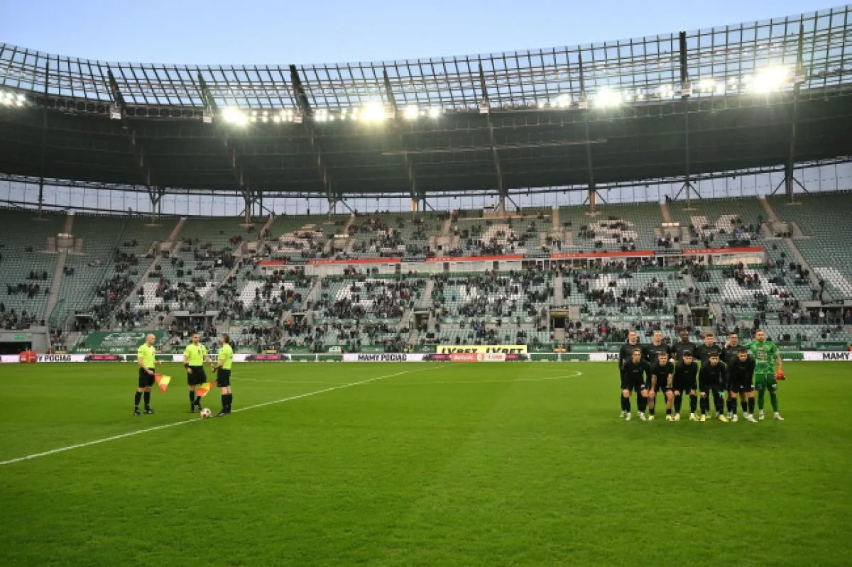 Batalia przenosi się do gabinetów. Prawnik analizuje prawny pat po bojkocie Wisły Kraków