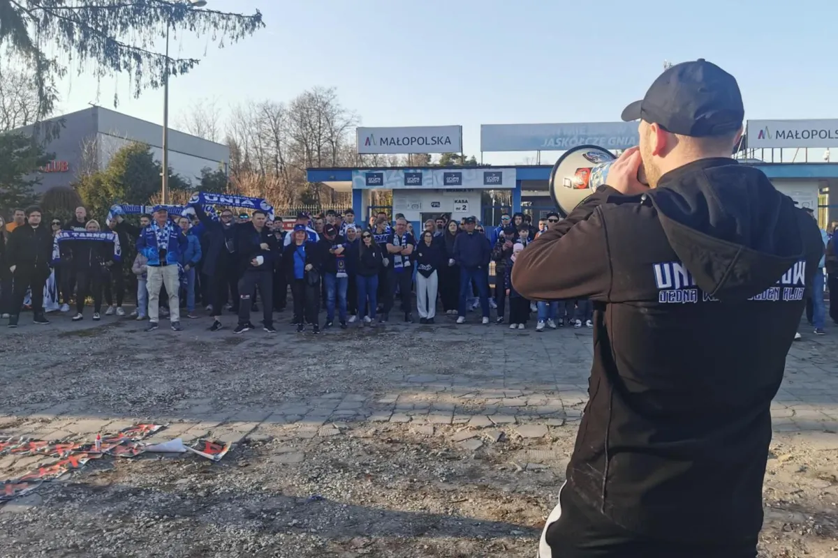 Kibice Unii Tarnów protestują. "Wyrządzono nam ogromną krzywdę"