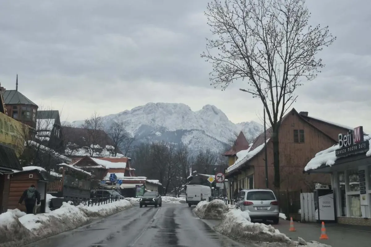Szlaki w Tatrach znów otwarte, z jednym wyjątkiem. Na Wielkanoc do Zakopanego jedzie wielu turystów