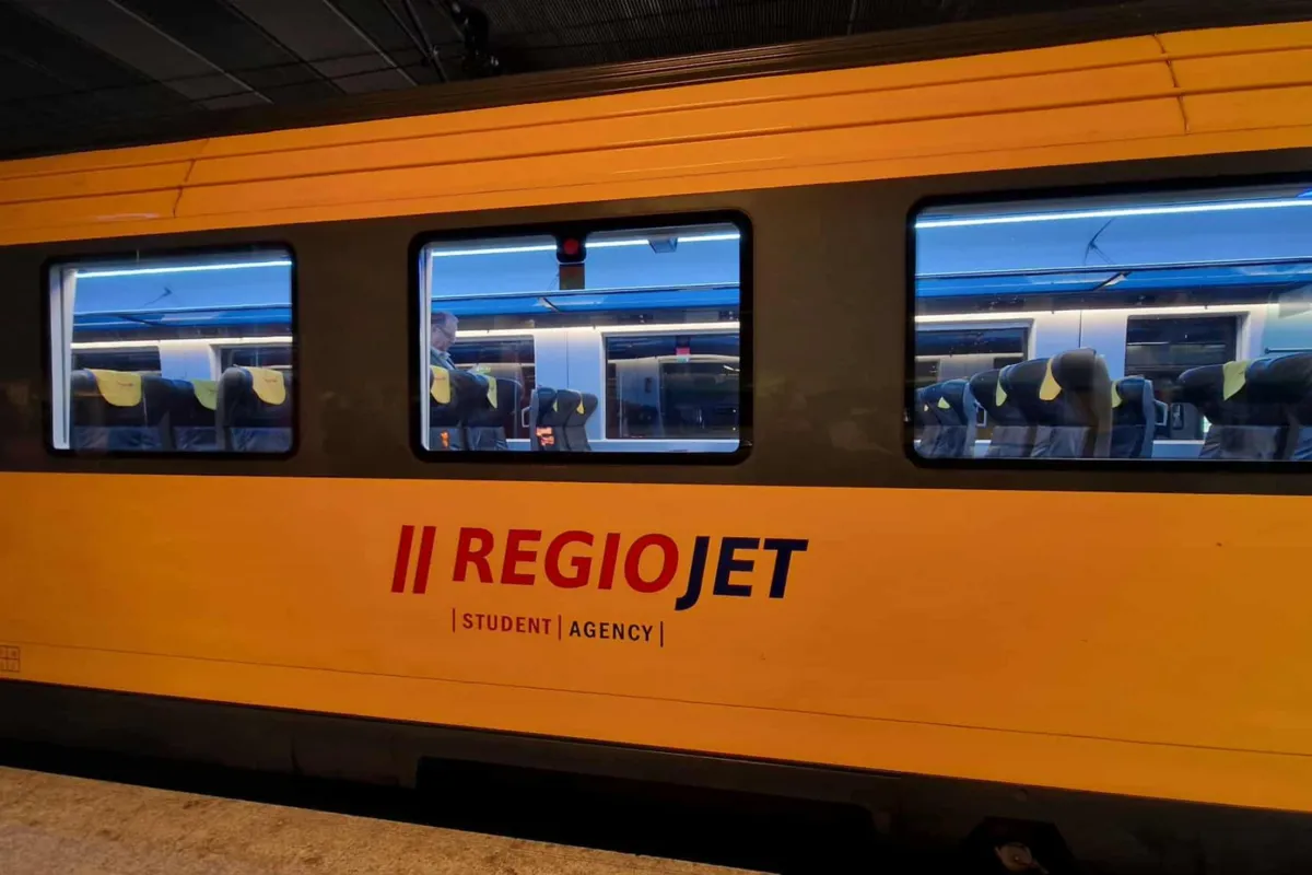 Urząd Transportu Kolejowego: RegioJet naruszył prawa pasażerów po odwołaniu połączeń z Krakowa