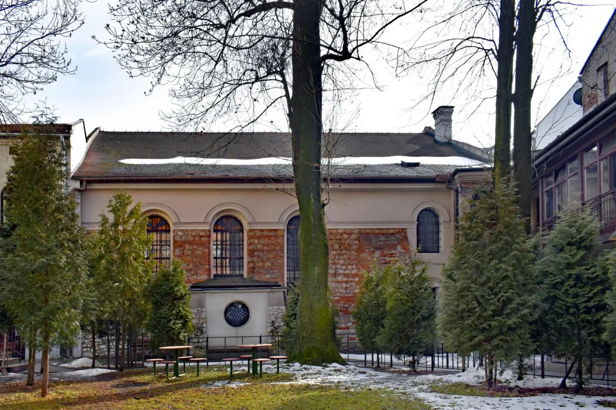 Krakowski Kościół idzie do synagogi. Z czego wynika silny opór wiernych?