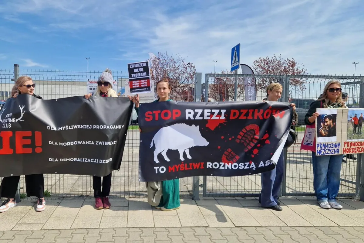Protest przeciwko targom Hunt EXPO w Krakowie. „Promują zabijanie zwierząt dla rozrywki”