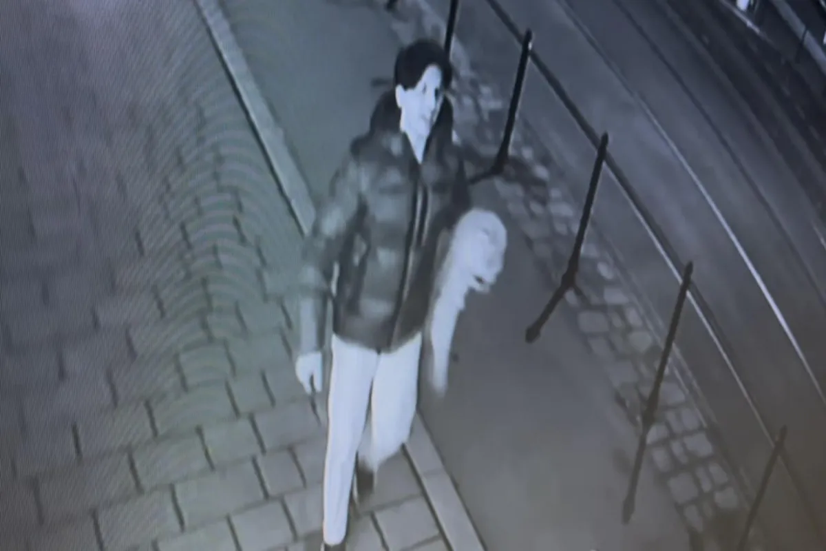 Ugodził na ulicy Starowiślnej i zniknął. Rozpoznajesz tego mężczyznę?
