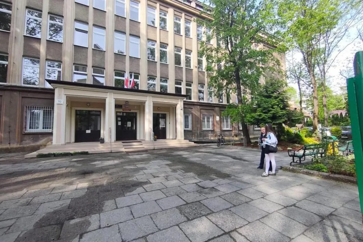 Ruszył egzamin ósmoklasisty. Ponad 393 tys. uczniów zmierzyło się z j. polskim