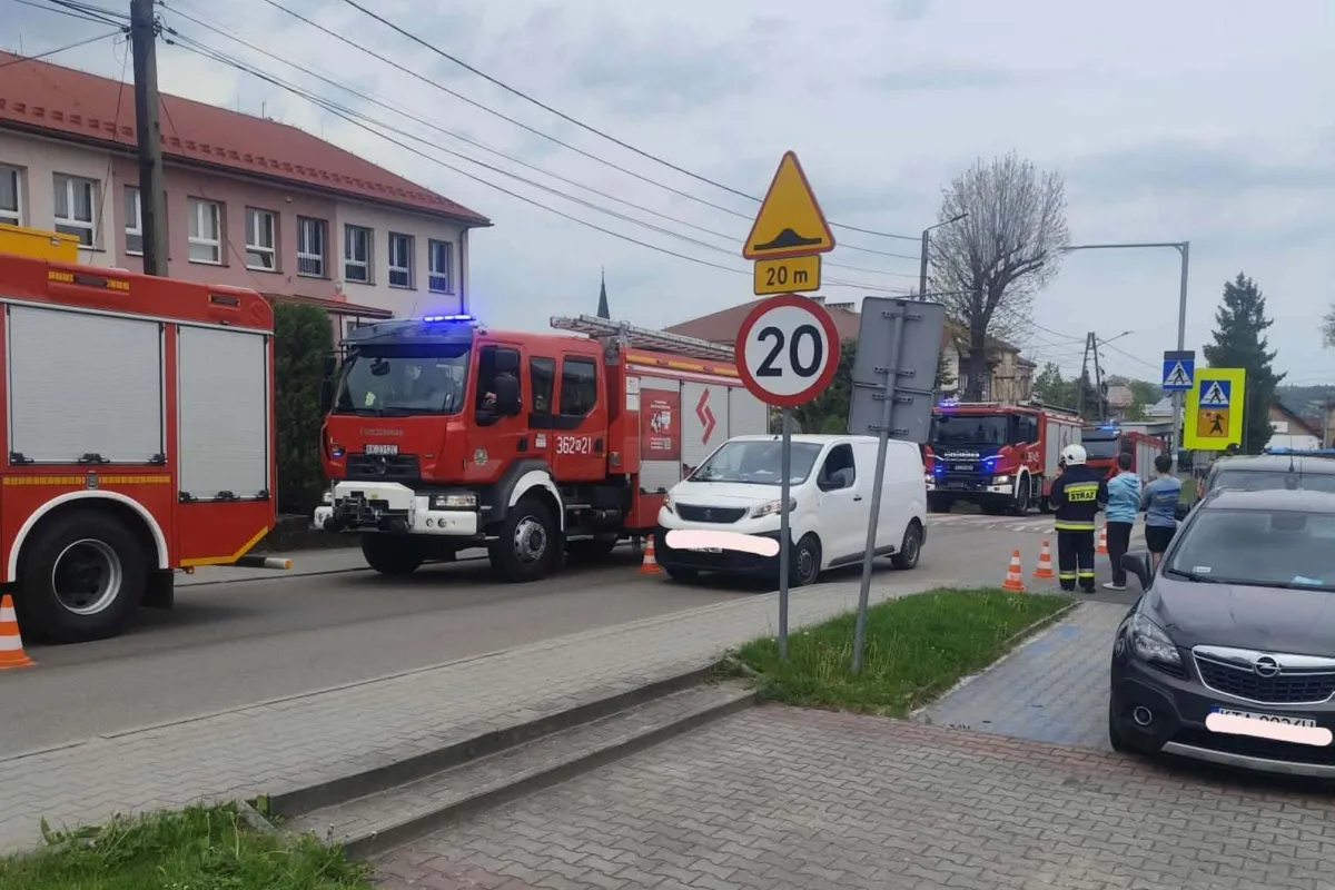 Paczka nieznanego pochodzenia w Urzędzie Gminy w Ciężkowicach. Pracownicy ewakuowani