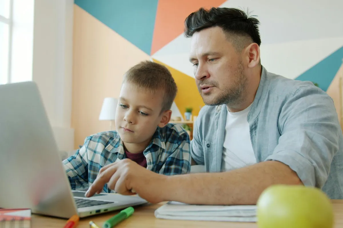 Ochrona seniorów i dzieci przed telefonicznymi oszustwami. Jak budować cyfrowe bezpieczeństwo w rodzinie?