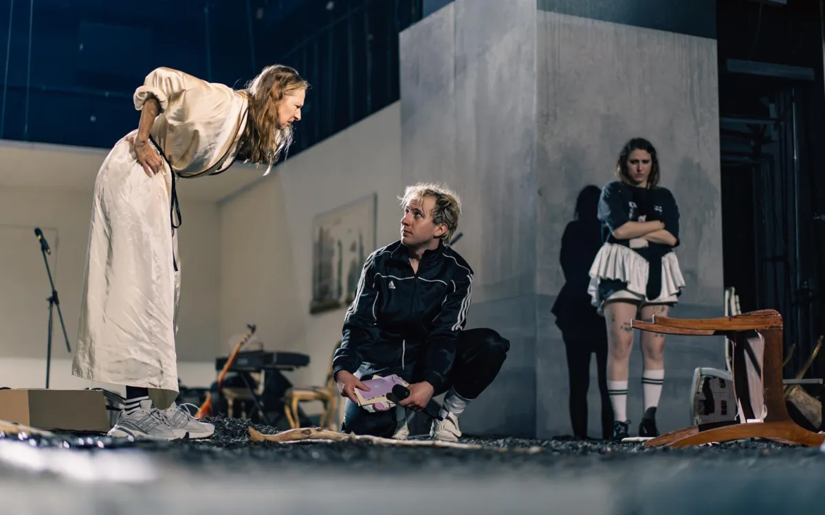 Nowy „Hamlet” w Starym Teatrze. Demirski rozlicza pokolenie transformacji