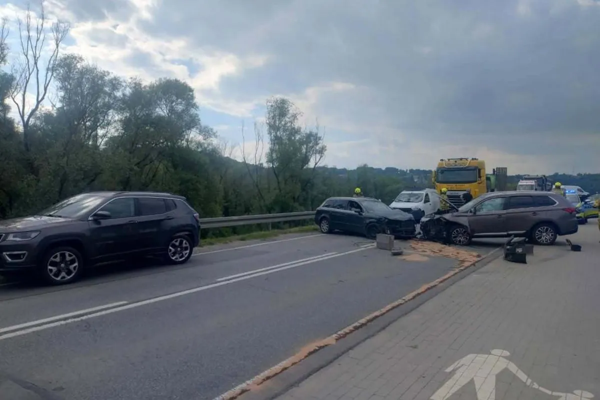 Wypadek w Zakliczynie. Zderzyły się trzy samochody