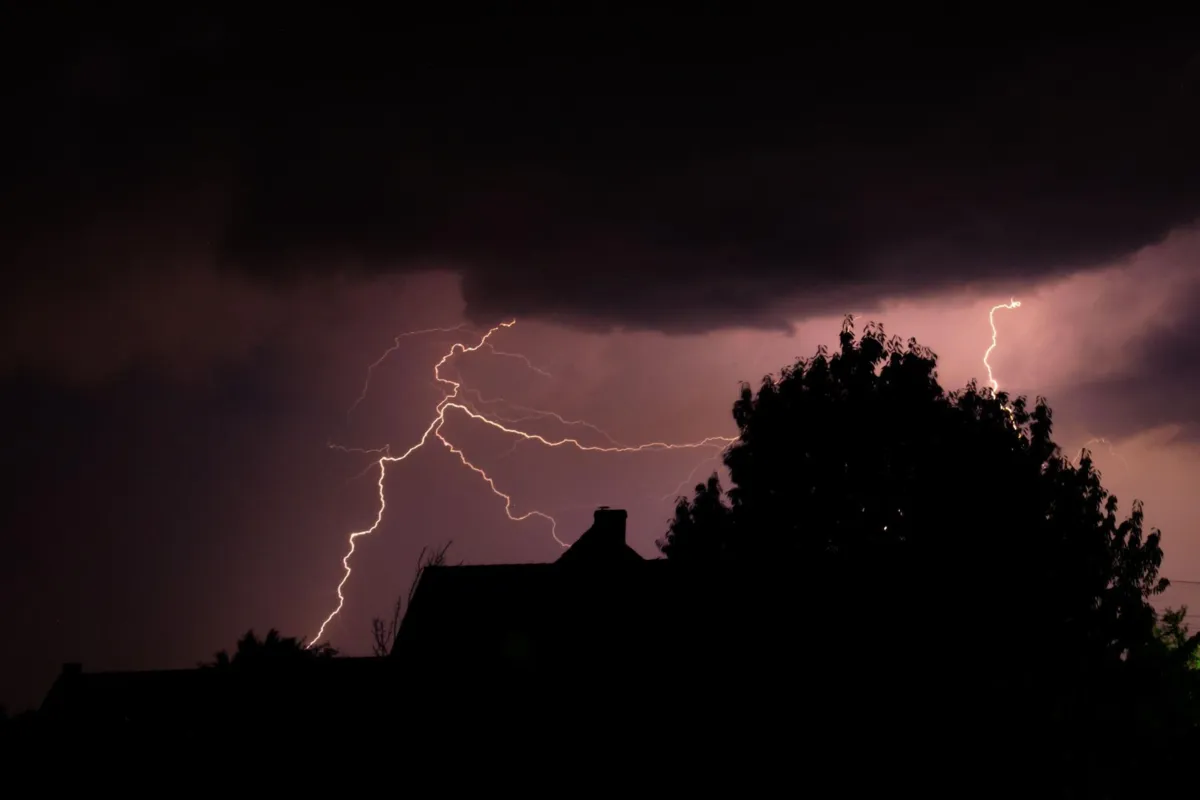 Burze nad Małopolską. Strażacy interweniowali, TPN odradza wyjścia w Tatry