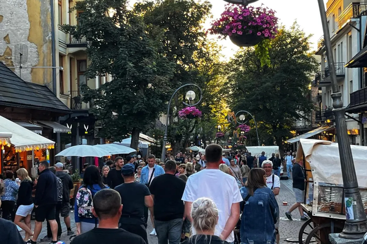 Nowe stragany na Krupówkach. Oscypków tam nie kupimy