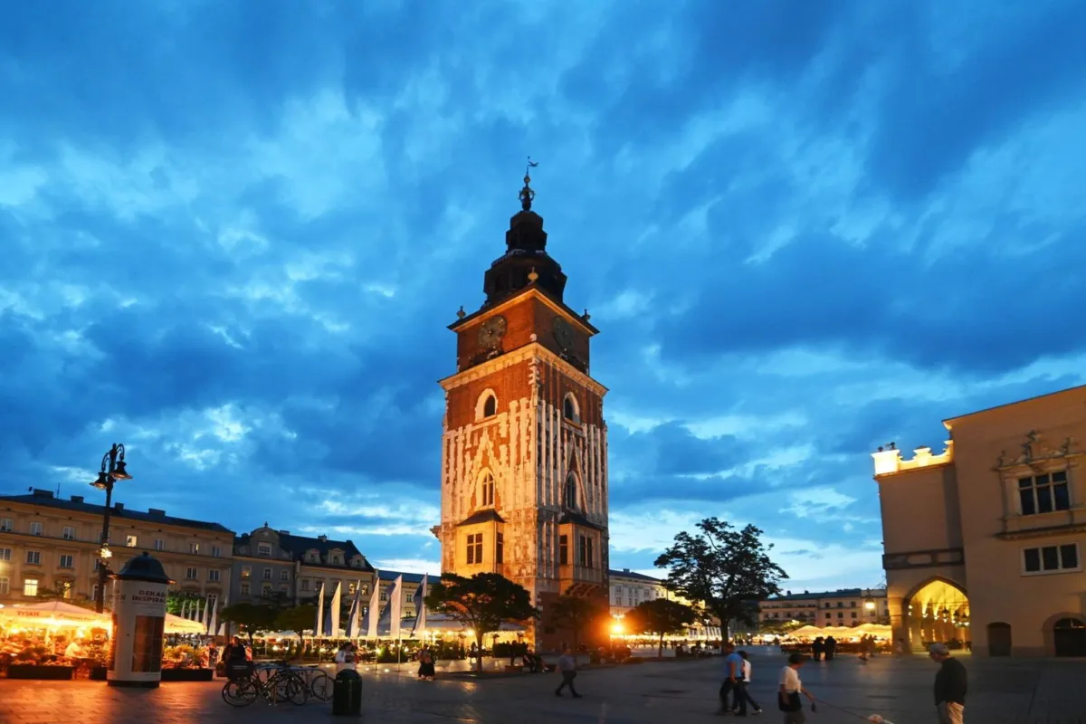 Kampania w Krakowie trwa, choć wyborów jeszcze nie ogłoszono. Co na to prawo?