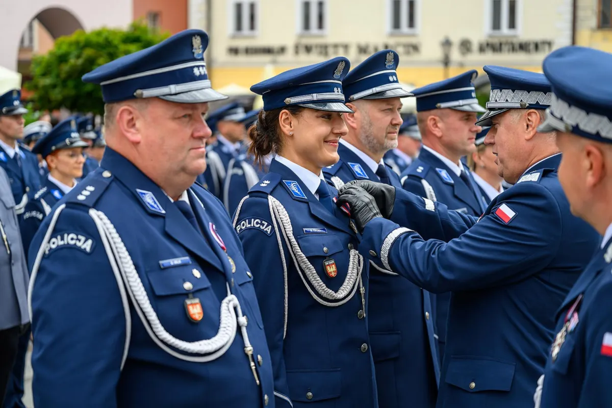 Więcej policjantów w Małopolsce. Co zachęca młodych ludzi do pracy w policji?