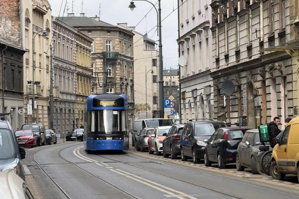 Mniej blokad tramwajów na ulicy Długiej. Zmiany w organizacji ruchu przynoszą efekty
