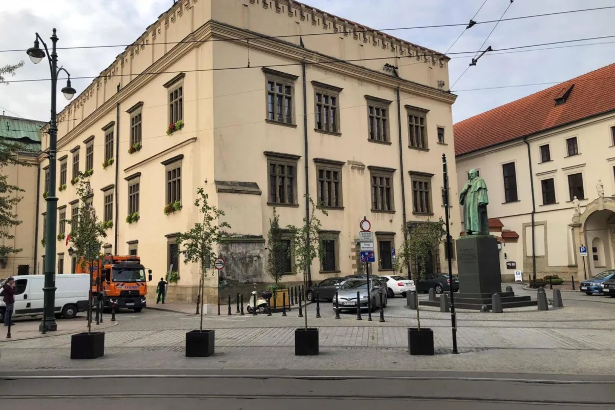 Nie było powszechnych podwyżek dla dyrektorów miejskich jednostek. Radny przeprasza