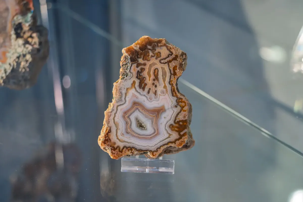 Skarby z perspektywy dwóch kółek: Zaglądamy do Muzeum Agatów w Rudnie