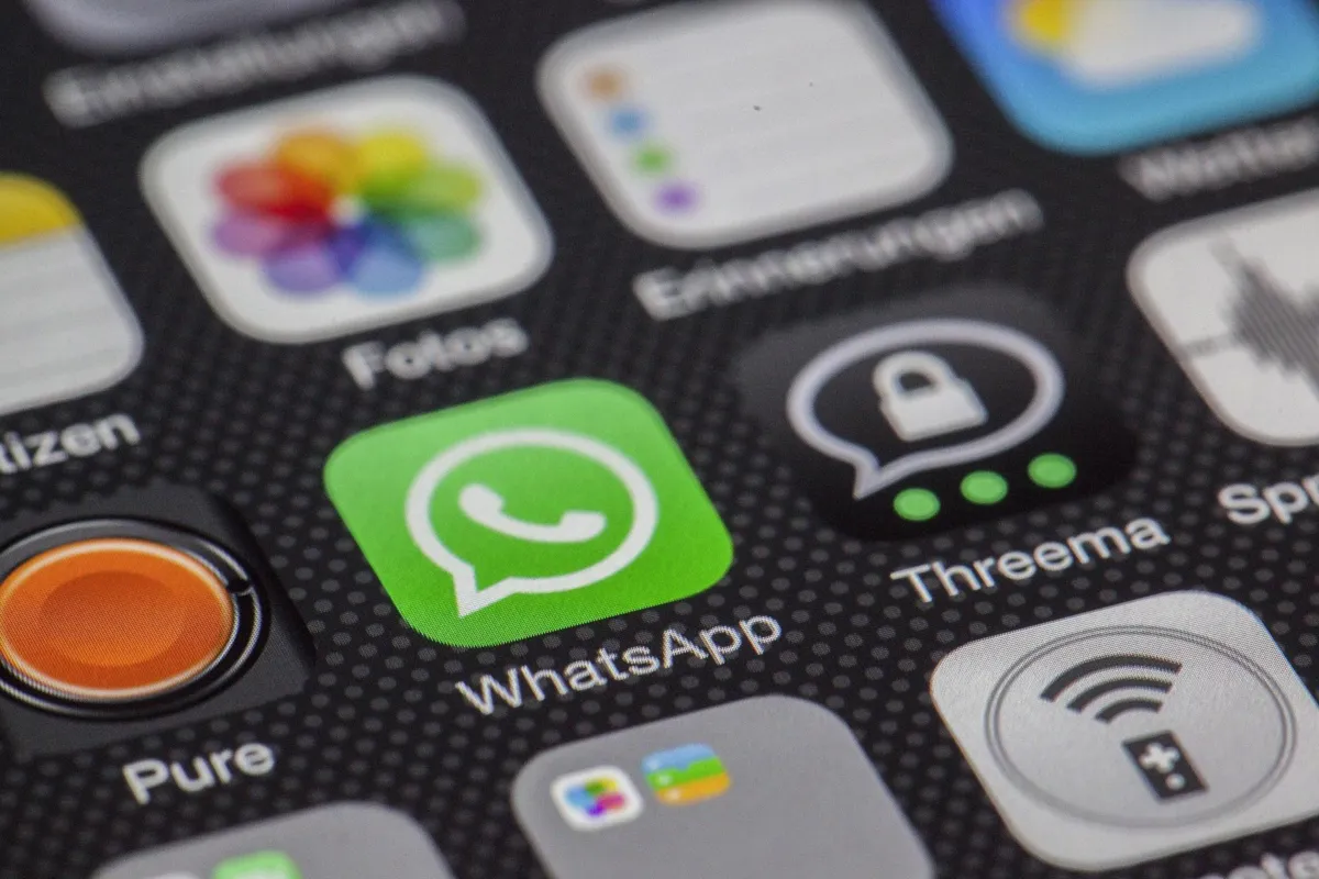 „Zagłosuj na mojego psa”. Uwaga na oszustwo, które przejmuje WhatsAppa
