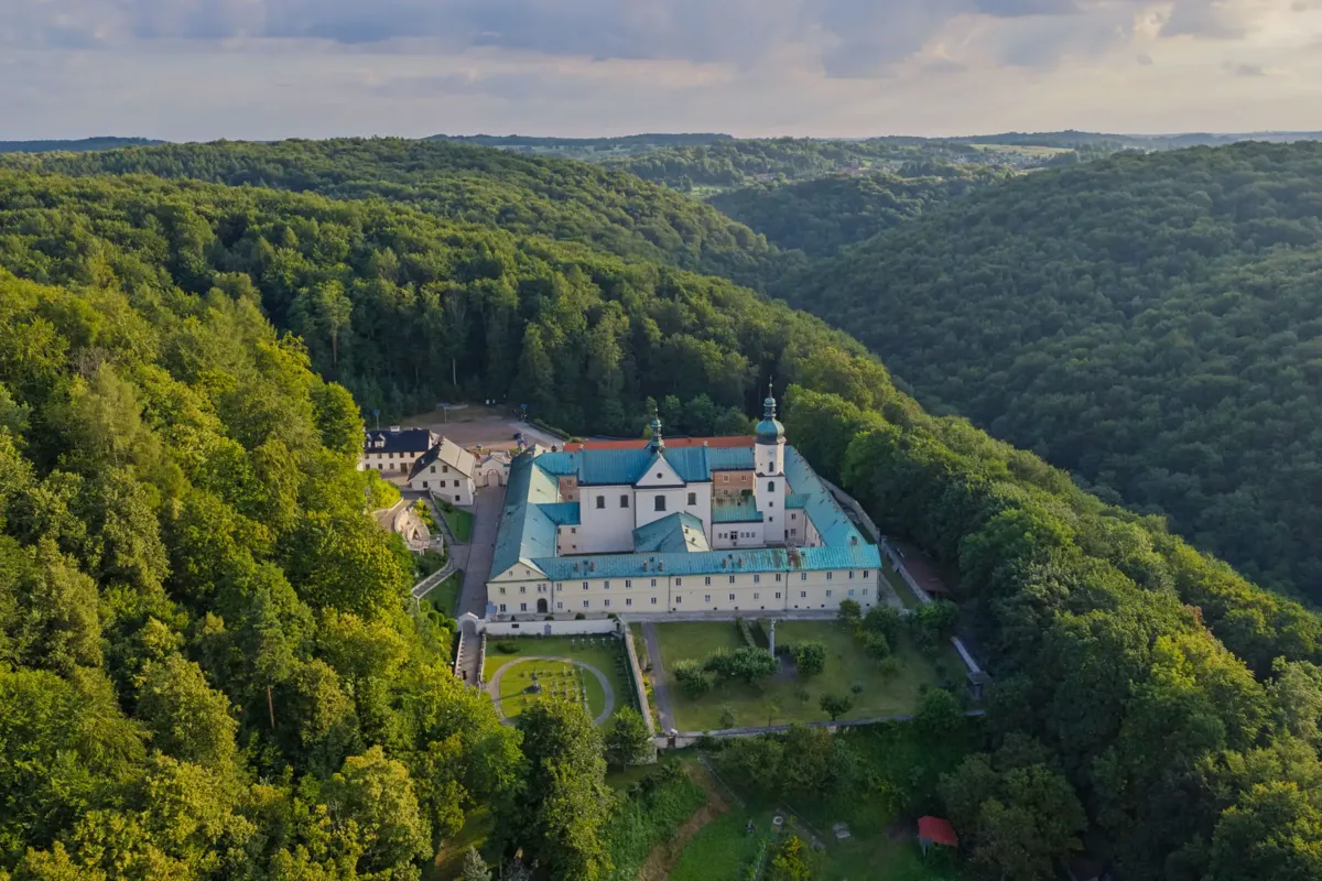 Klasztor w Czernej. Barokowa perła w sercu Doliny Eliasza