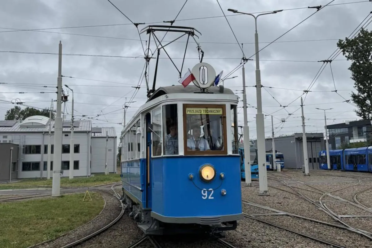 Na ulicach Krakowa znowu będzie można zobaczyć zabytkowe autobusy i tramwaje. Gdzie?
