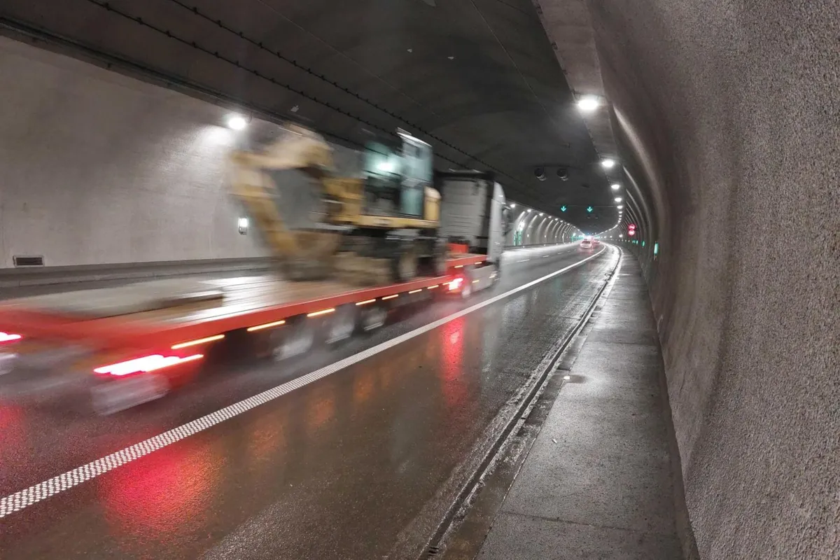 Rekordowy ruch w tunelu na Zakopiance. Prawie 55 tysięcy aut w jeden dzień