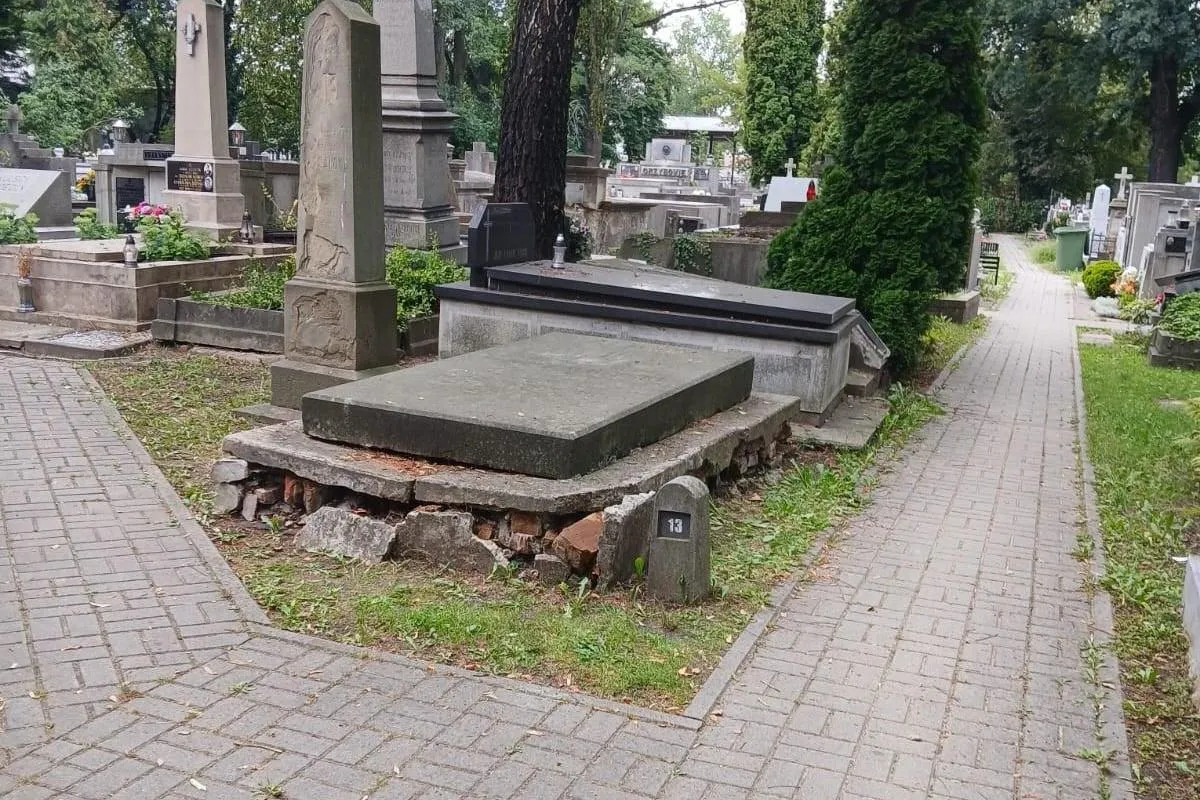 Niezwykłe odkrycie na Starym Cmentarzu w Tarnowie. Odnaleziono grób hrabiego Zamoyskiego