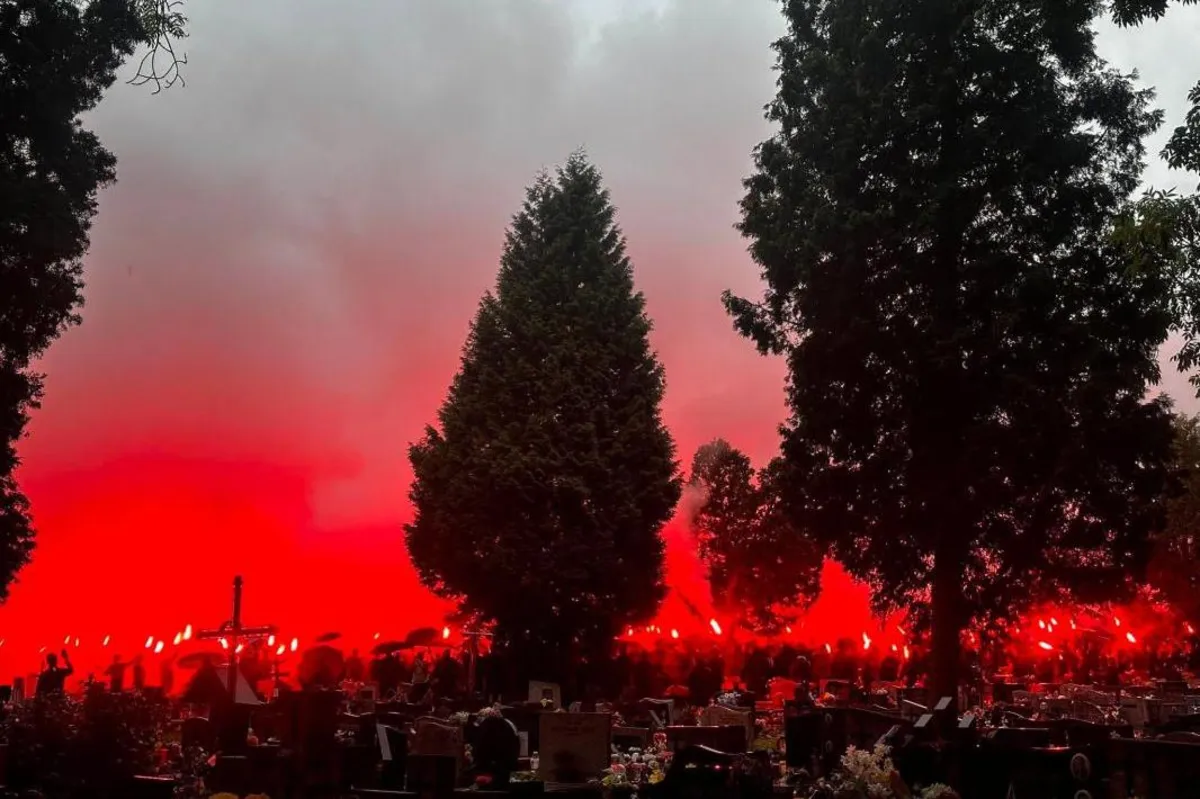 Tłumy żegnały 36-latka zabitego w Nowej Hucie. Na pogrzeb przyszli kibice Hutnika Kraków