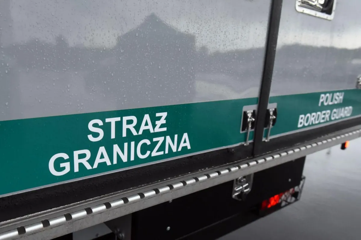 Był już karany, potem zaatakował nożem. 32-latek wydalony z Polski