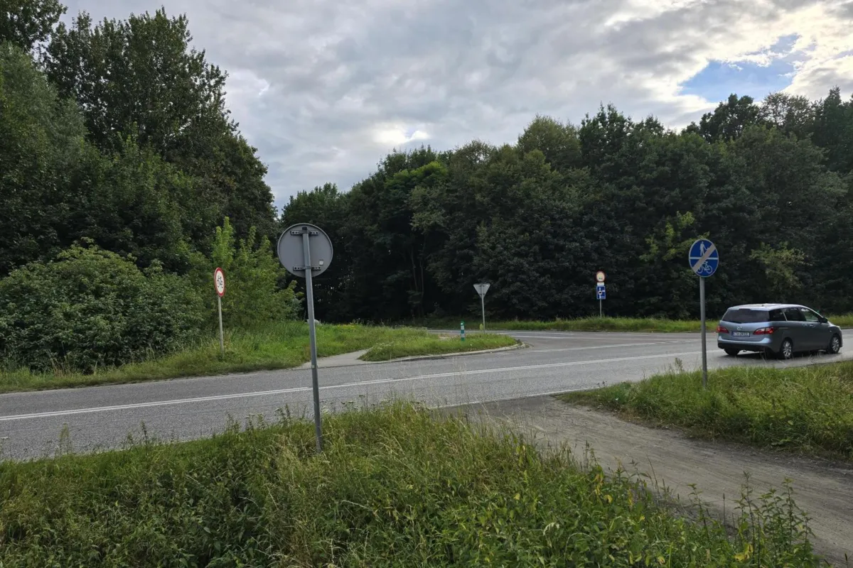 Po śmierci 35-letniej rowerzystki mieszkańcy osiedla Chyszów chcą nowego przejścia dla pieszych