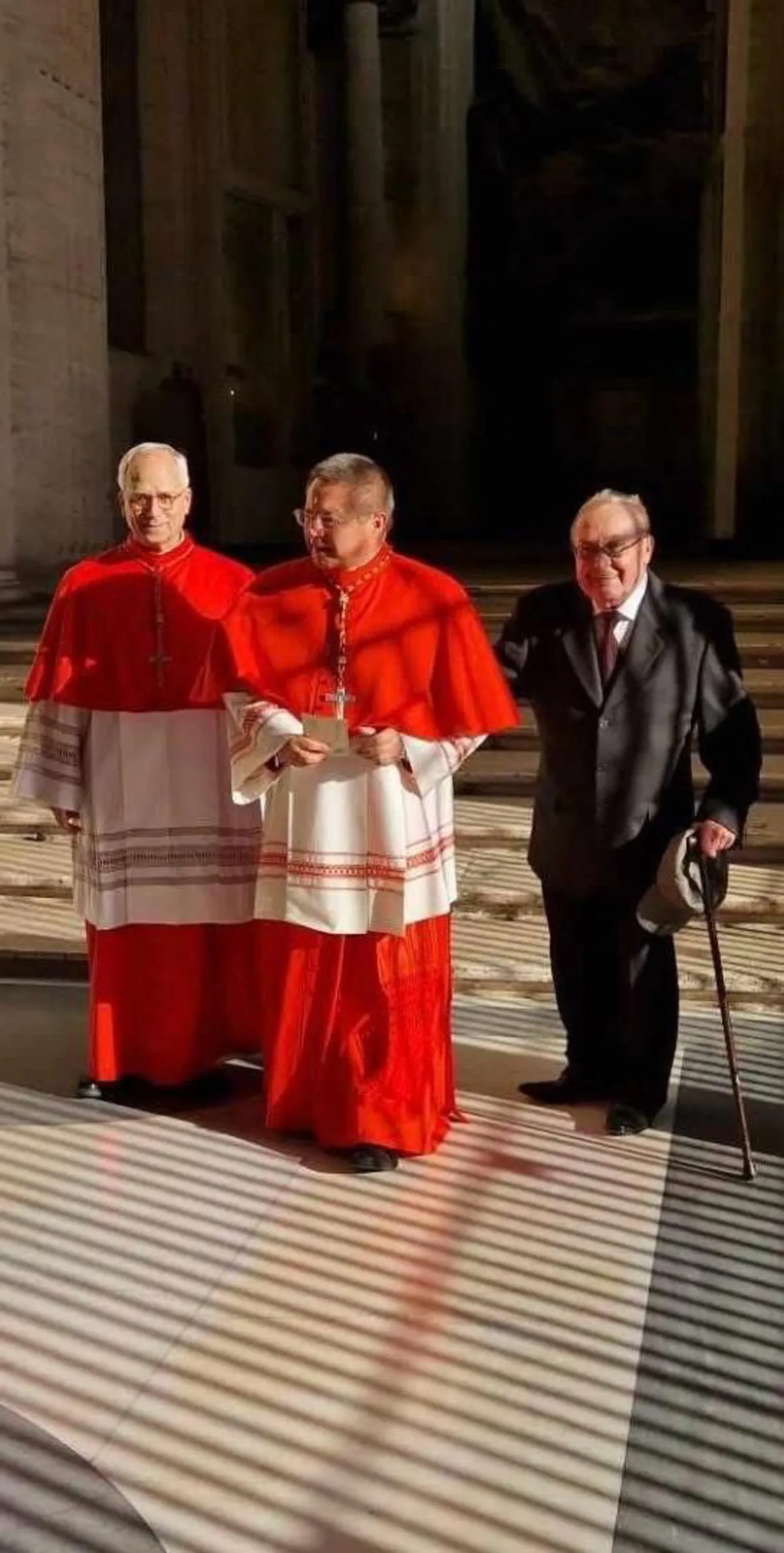 Papież Leon XIV, kardynał Grzegorz Ryś i jego ojciec Franciszek Ryś – od lewej.