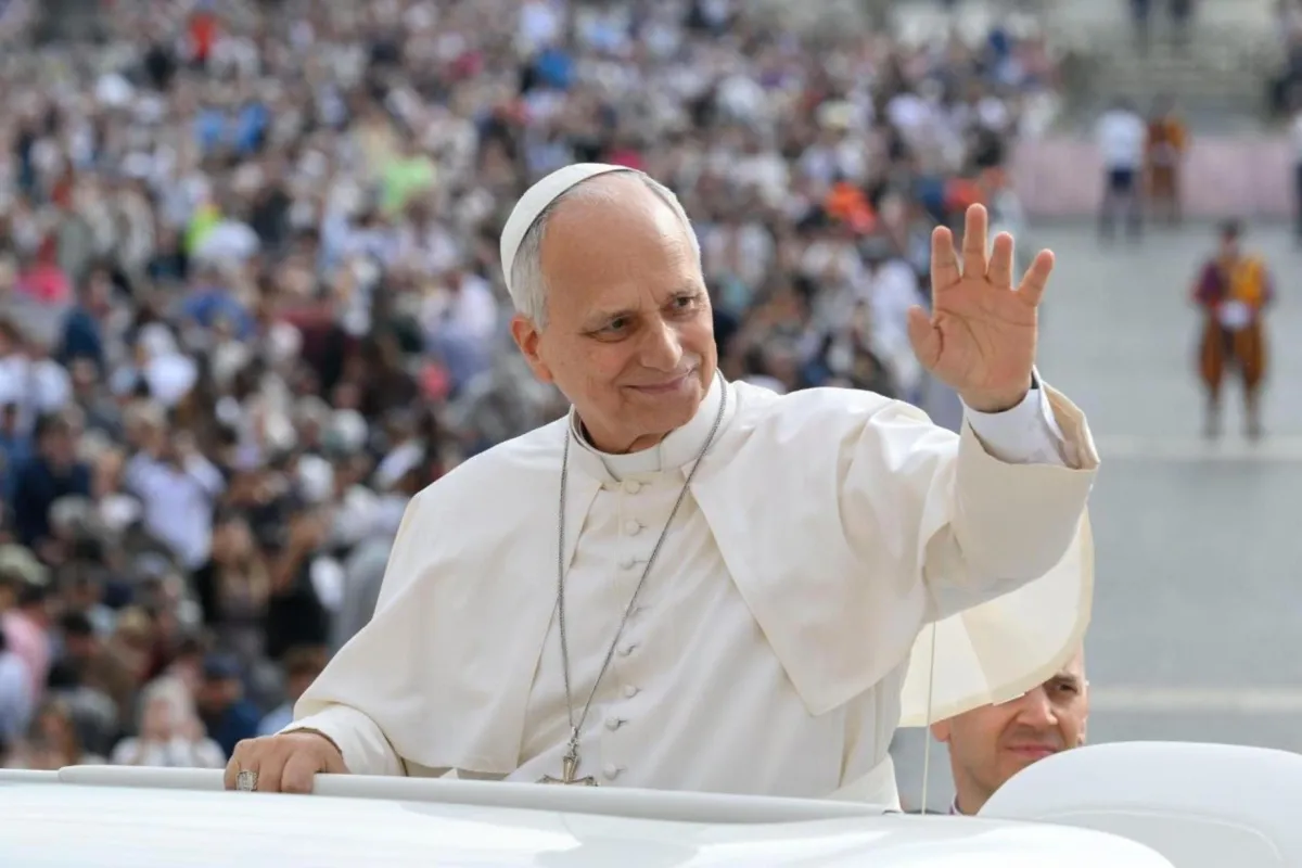 Papież macha ze szpitalnego łóżka. Tyle że zrobiła to za niego sztuczna inteligencja
