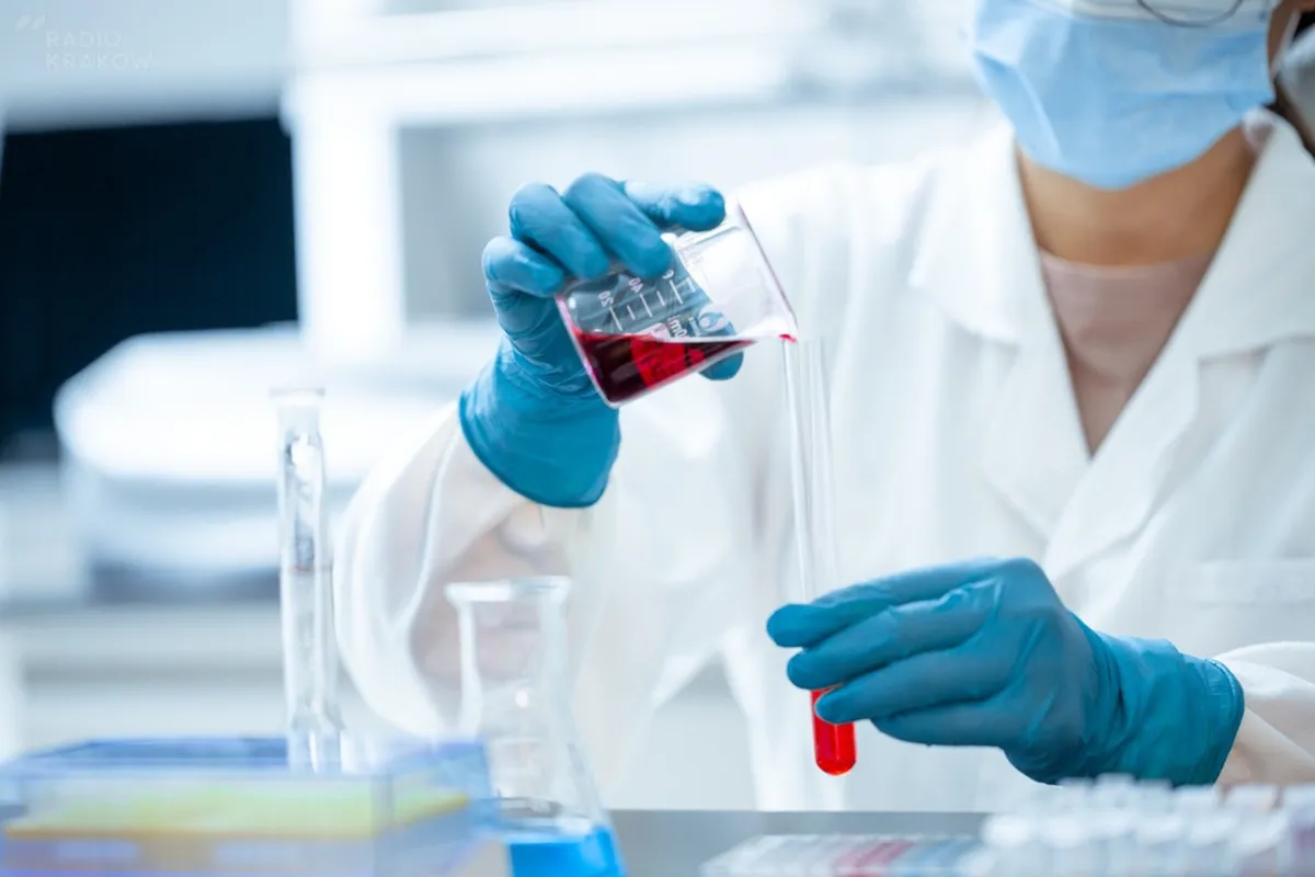 MZ: 11 483 nowe zakażenia koronawirusem; zmarły 283 osoby