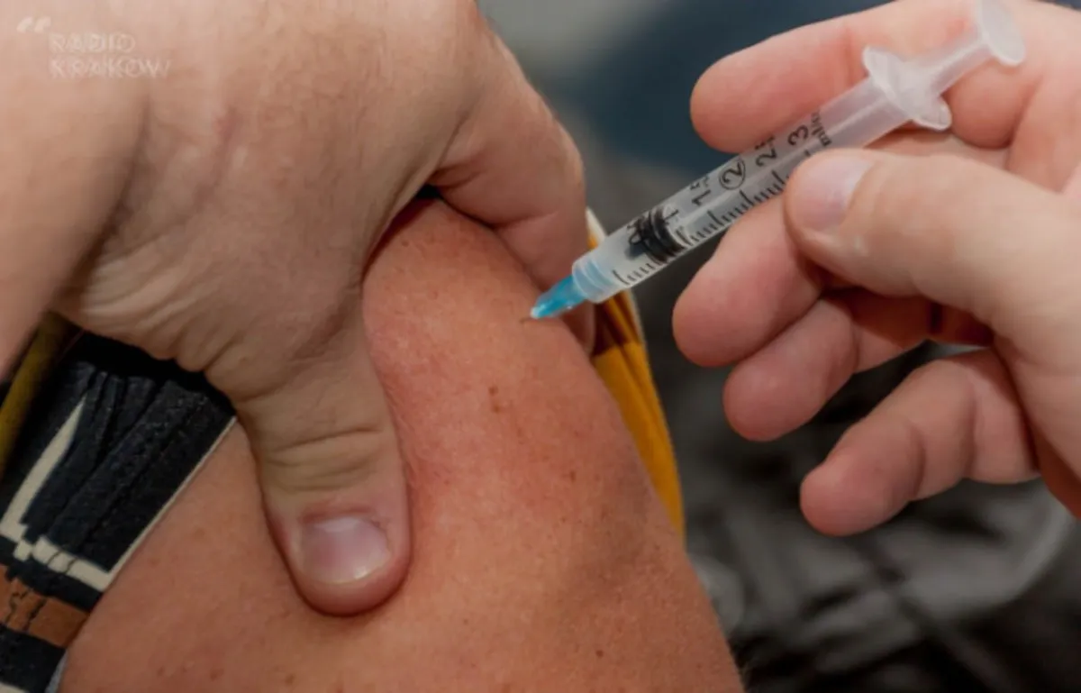 Ekspert: mimo szczepień należy kontynuować przestrzeganie obostrzeń epidemicznych