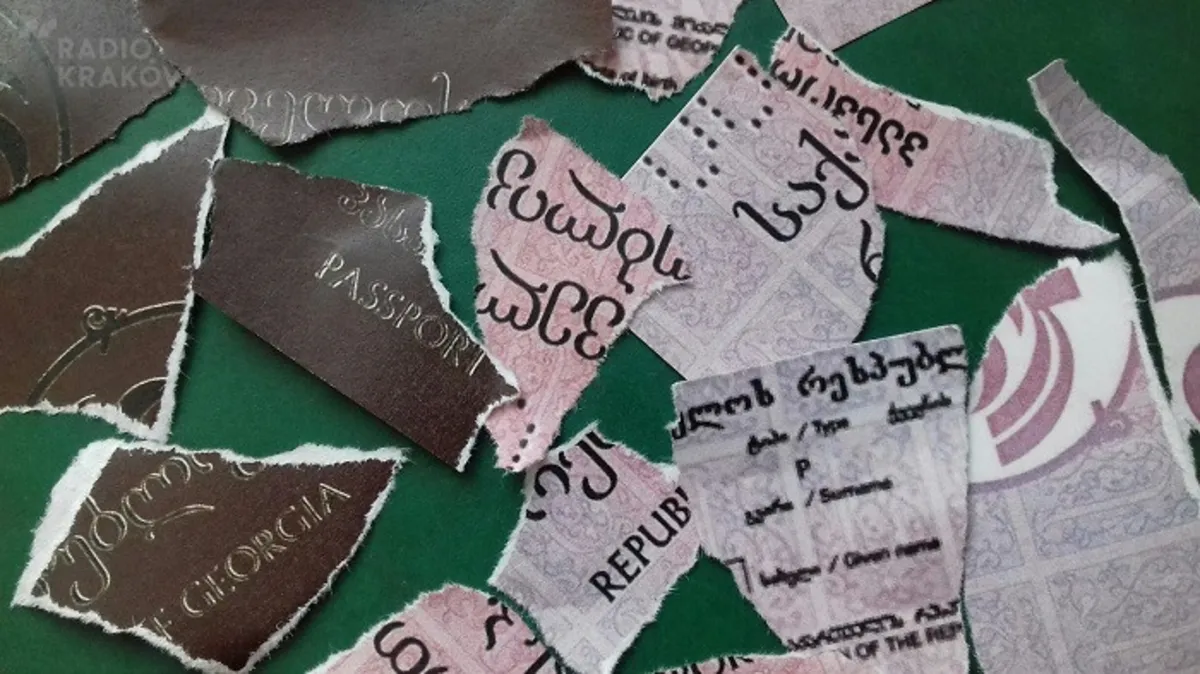Z paszportu zrobił puzzle. Strażnicy podjęli wyzwanie