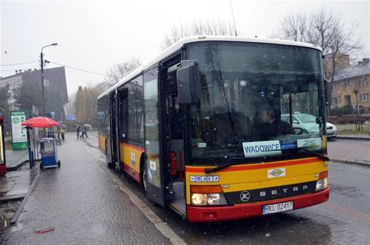Komunikacyjna rewolucja w Wadowicach. Z placu między rynkiem a szpitalem znika przystanek busów