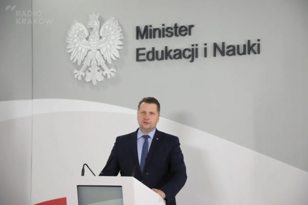 Czarnek: ogłaszam wejście w fazę praktyczną przygotowań do ewentualnego powrotu dzieci do szkół
